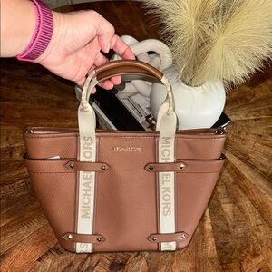 Michael Kors Maeve Leather Luggage‎ Small Open Tote